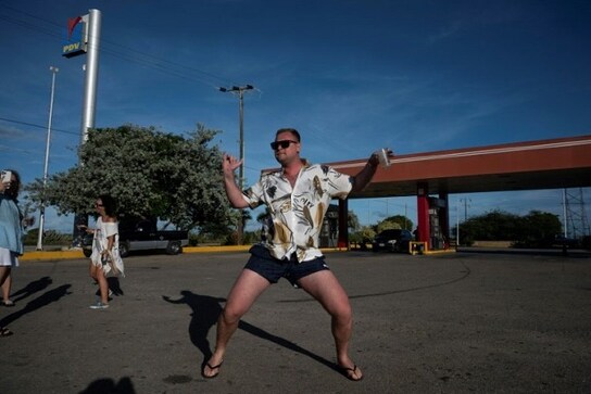 Shunned over war, Russians holiday on Venezuelan resort island