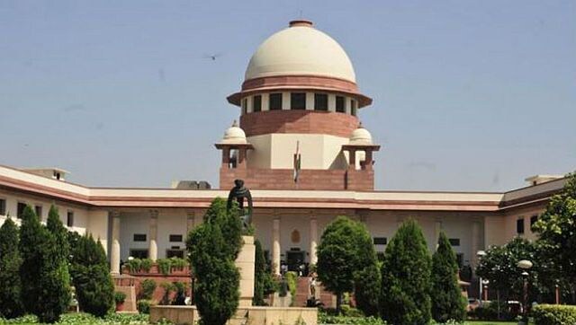 SC transfers all pleas pending before different courts on same-sex marriages to itself 最高法院将所有在不同法院审理的关于同性婚姻的申诉转交给自己