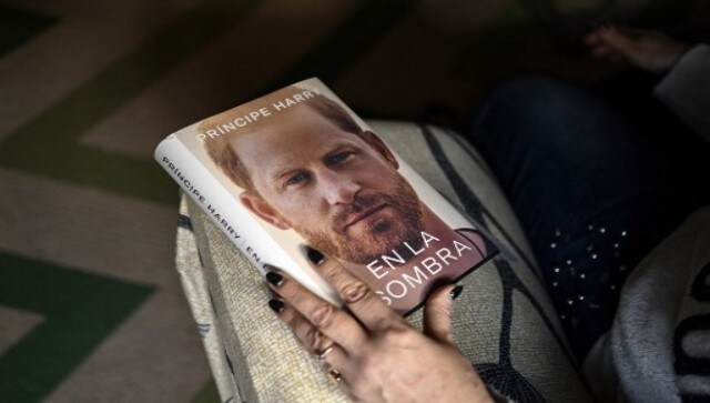 After hype, readers get hands on Prince Harry's Spare