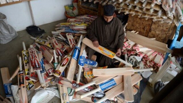 Cricket bat industry in Kashmir fears extinction amid growing willow cleft shortage