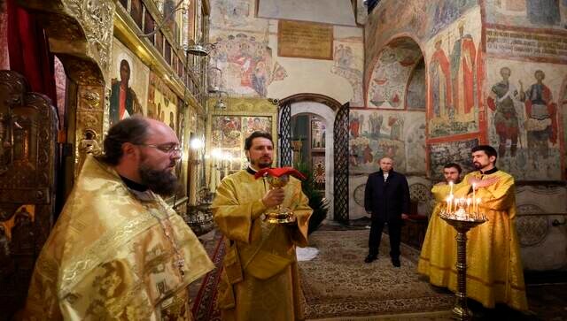 Putin observes Christmas in Kremlin church alone
