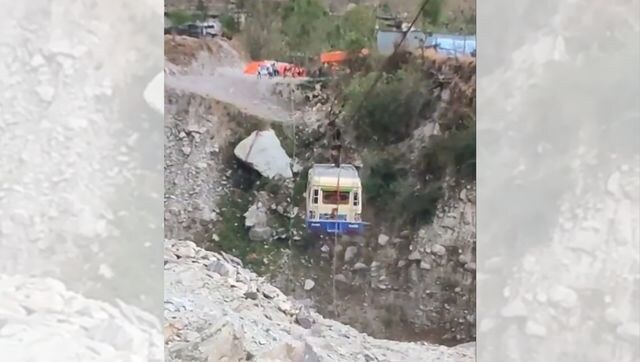 'Express delivery to heaven': Vehicle moved over deep cliff with the help of rope, internet shocked