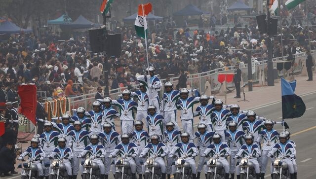 ‘Daredevils’ motorcycle riders from the Corps of Signals wowed the audiences with their performance. An Indian army daredevil team consisting of 33 personnel formed a ‘human pyramid’ on nine motorcycles. Reuters ‘Daredevils’ motorcycle riders from the Corps of Signals wowed the audiences with their performance. An Indian army daredevil team consisting of 33 personnel formed a ‘human pyramid’ on nine motorcycles. Reuters