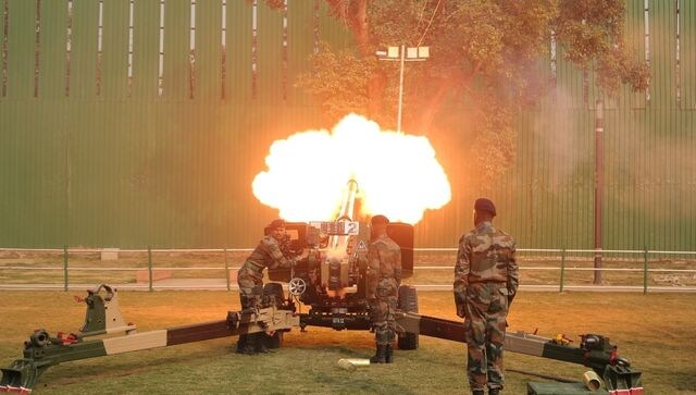The indigenous 105-mm Indian Field Guns (IFG) offered the 21-gun salute to President Murmu, in place of the British-made 25-pounder guns. Through the gun salute, India took another step in bidding adieu to its colonial past. Twitter/@adgpi The indigenous 105-mm Indian Field Guns (IFG) offered the 21-gun salute to President Murmu, in place of the British-made 25-pounder guns. Through the gun salute, India took another step in bidding adieu to its colonial past. Twitter/@adgpi