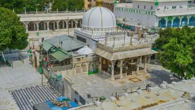 India issues visa to 249 Pakistani pilgrims to visit Ajmer Sharif India issues visa to 249 Pakistani pilgrims to visit Ajmer Sharif
