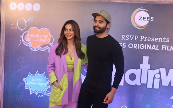 Rakul Preet Singh and Jackky Bhagnani are all smiles at the screening of Chhatriwali Rakul Preet Singh and Jackky Bhagnani are all smiles at the screening of Chhatriwali