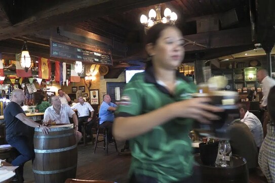 Dubai ends 30% tax on alcohol sales, fee for liquor licenses Dubai ends 30% tax on alcohol sales, fee for liquor licenses