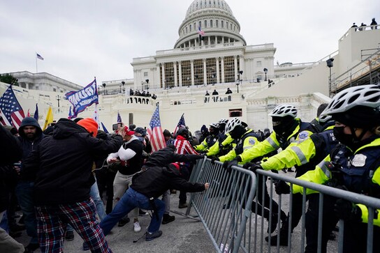 US: Lawmakers seek to bar insurrectionists from holding office