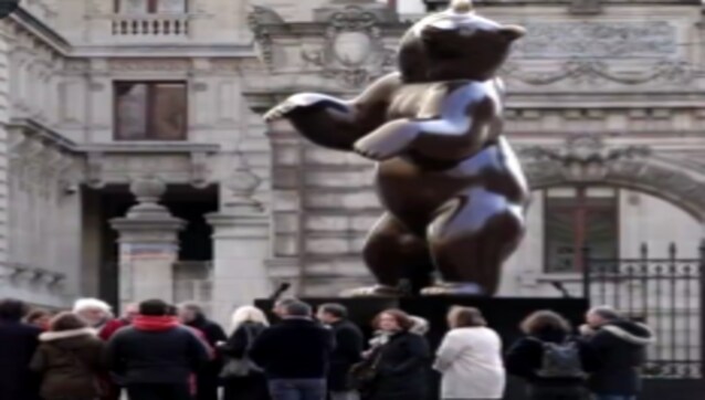 Watch: Sculptures of gorillas and bears depicting endangered animals exhibited in Paris Watch: Sculptures of gorillas and bears depicting endangered animals exhibited in Paris