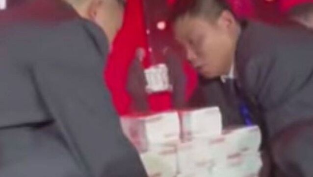 Chinese company piles $9 million to give staff bonuses, video of cash 'mountain' goes viral Chinese company piles $9 million to give staff bonuses, video of cash 'mountain' goes viral