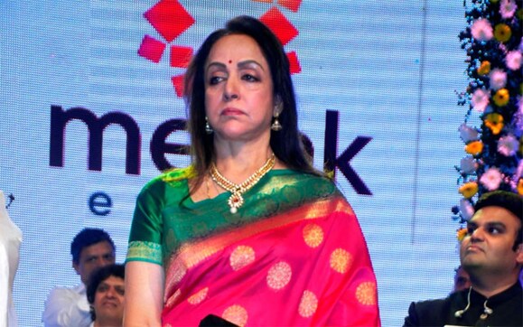 Hema Malini, Kajol, Rani Mukerji, Raveena Tandon pay tribute to Lata Mangeshkar on her first death anniversary Hema Malini, Kajol, Rani Mukerji, Raveena Tandon pay tribute to Lata Mangeshkar on her first death anniversary