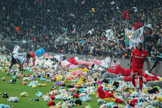 WATCH: Turkish football fans chant anti-govt slogans, shower pitch with soft toys in memory of children killed in quake WATCH: Turkish football fans chant anti-govt slogans, shower pitch with soft toys in memory of children killed in quake