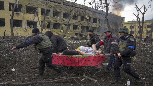 On 9 March, a Russian airstrike hit a maternity hospital in Mariupol, Ukraine. Ukrainian emergency personnel and police officers quickly tried to evacuate the patients inside. One of the pregnant women was Iryna Kalinina, who yelled, “Kill me now” as the authorities tried to rescue her. The baby was born dead, and a half-hour later, Iryna died too. AP On 9 March, a Russian airstrike hit a maternity hospital in Mariupol, Ukraine. Ukrainian emergency personnel and police officers quickly tried to evacuate the patients inside. One of the pregnant women was Iryna Kalinina, who yelled, “Kill me now” as the authorities tried to rescue her. The baby was born dead, and a half-hour later, Iryna died too. AP
