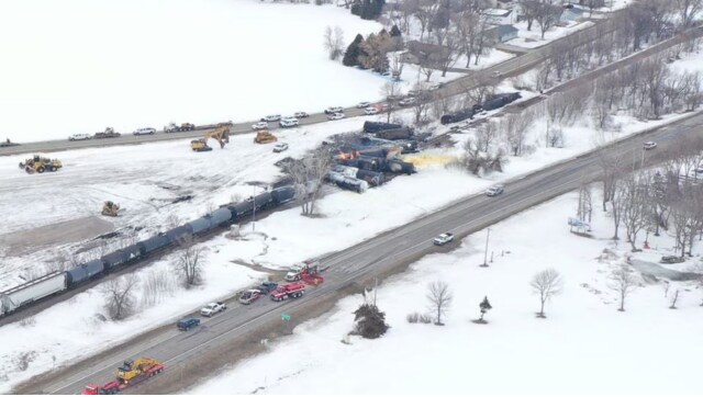 Authorities lift evacuation order in Minnesota town after train derails