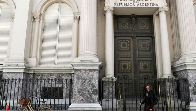Argentina inflation shoots past 100% for first time since 1991 Argentina inflation shoots past 100% for first time since 1991