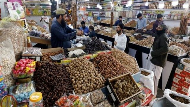 As country reels under inflation, Pakistanis feel pocket pinch in Ramzan month