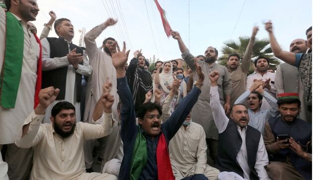 Pakistan police, ex-PM Imran Khan supporters scuffle near his home