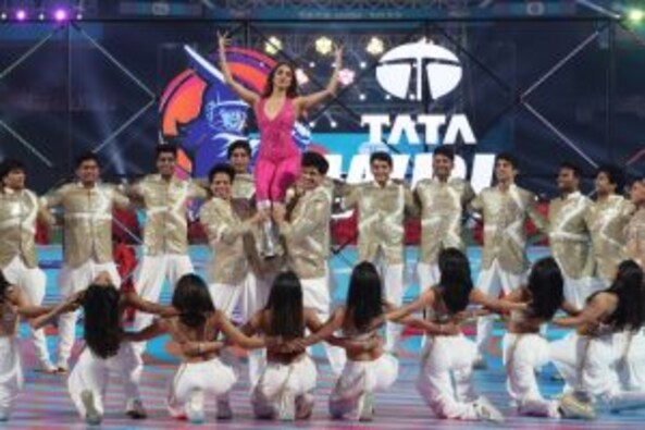 Kiara Advani set stage on fire with dance performance at WPL 2023. Image Credit- Sportzpics Kiara Advani set stage on fire with dance performance at WPL 2023. Image Credit- Sportzpics
