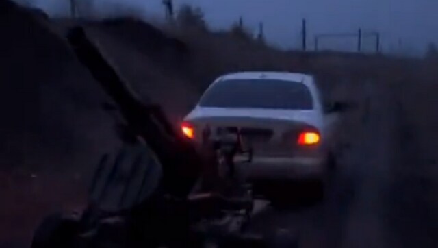 WATCH: Ukrainian soldiers using cars to toe mobile 2B9 Vasilek automatic 82mm gun-mortar