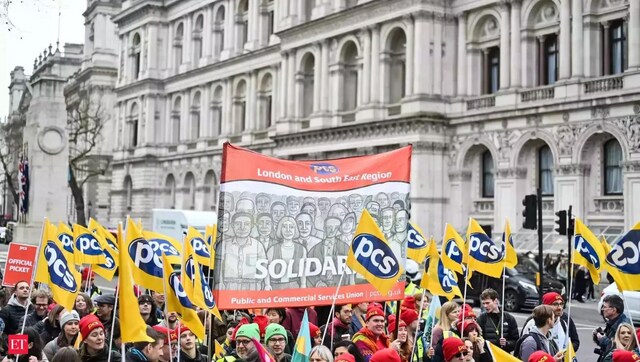 UK economic crisis to deepen as passport staff go on five-week strike amid approaching vacations