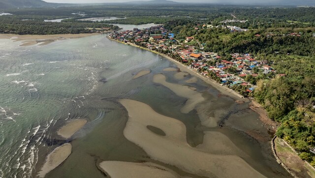 UK: Oil leak in Poole Harbour causes major scare; residents advised not to use water, beaches