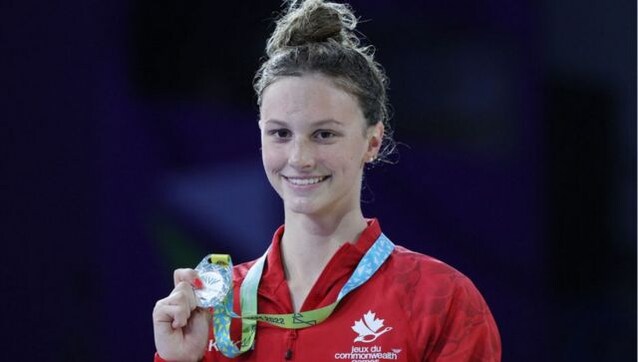Summer McIntosh breaks Ariarne Titmus's 400m freestyle world record Summer McIntosh breaks Ariarne Titmus's 400m freestyle world record