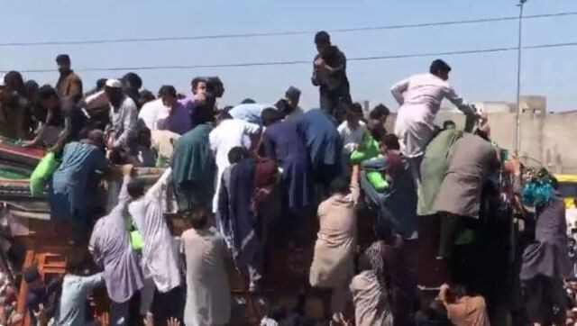 WATCH: Food war in Pakistan as hungry citizens loot flour truck in Peshawar WATCH: Food war in Pakistan as hungry citizens loot flour truck in Peshawar