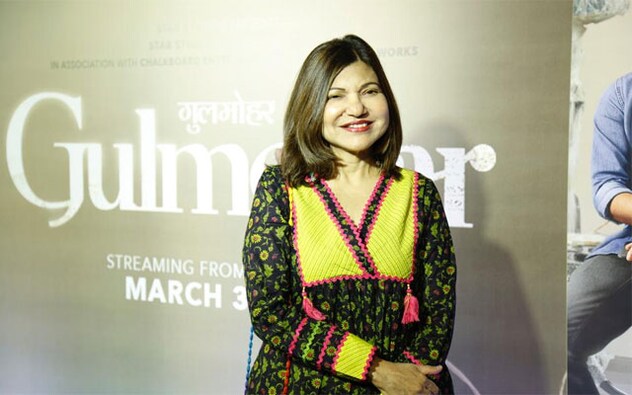 Veteran singer Alka Yagnik arrived in full style at the screening. She has been singing for more than 3 decades in Hindi cinema. Veteran singer Alka Yagnik arrived in full style at the screening. She has been singing for more than 3 decades in Hindi cinema.