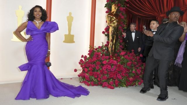 Angela Bassett, nominated for best supporting actress for ‘Black Panther: Wakanda Forever, wore a royal purple Jeremy Scott Moschino with puffy sleeves. The look conveyed strength and charisma but also softness and elegance. Bow down to the Wakanda Queen! AP Angela Bassett, nominated for best supporting actress for ‘Black Panther: Wakanda Forever, wore a royal purple Jeremy Scott Moschino with puffy sleeves. The look conveyed strength and charisma but also softness and elegance. Bow down to the Wakanda Queen! AP