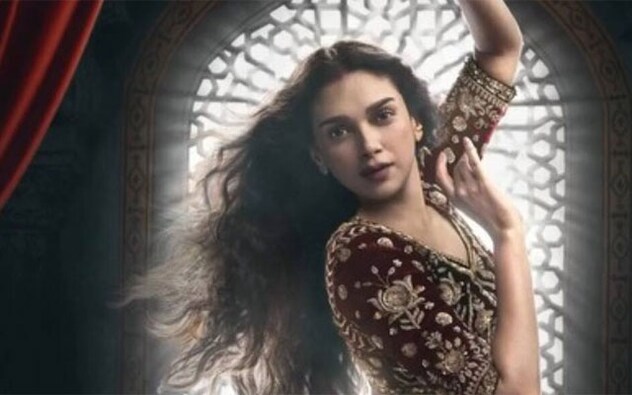 Aditi Rao Hydari is seen playing the beautiful and graceful Anarkali. She is a delight to watch on screen with her flawless beauty, grace, simplicity, and style. She acts through her eyes and leaves everyone mesmerized. Aditi Rao Hydari is seen playing the beautiful and graceful Anarkali. She is a delight to watch on screen with her flawless beauty, grace, simplicity, and style. She acts through her eyes and leaves everyone mesmerized.