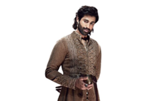 Aashim Gulati brings the charming prince Salim to life who immerses himself in concubines, alcohol, and poetries. The chiseled physique of the actor and charming persona leaves a strong mark in the minds of the audiences making him a historical trendsetter. Aashim Gulati brings the charming prince Salim to life who immerses himself in concubines, alcohol, and poetries. The chiseled physique of the actor and charming persona leaves a strong mark in the minds of the audiences making him a historical trendsetter.
