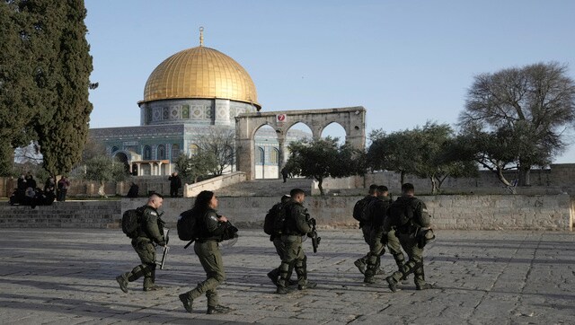 Violence at Al-Aqsa Mosque again; police use stun grenades, rubber bullets to disperse crowd Violence at Al-Aqsa Mosque again; police use stun grenades, rubber bullets to disperse crowd