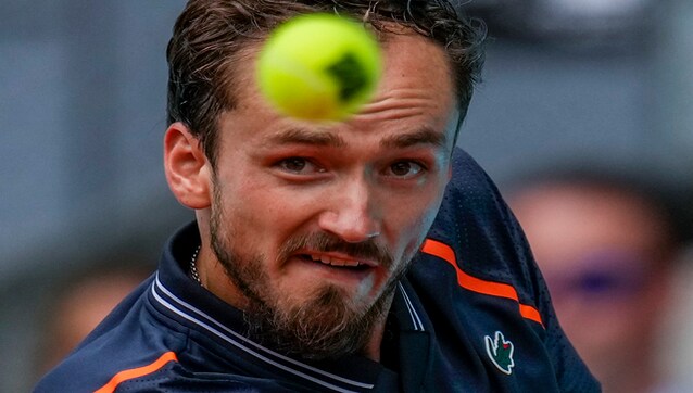 Madrid Open: Daniil Medvedev sees off Andrea Vavassori to reach third round Madrid Open: Daniil Medvedev sees off Andrea Vavassori to reach third round