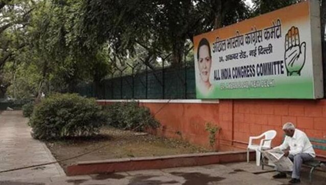 UP Congress leader booked for assaulting party worker for donning saffron kurta UP Congress leader booked for assaulting party worker for donning saffron kurta