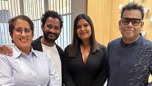 Guneet Monga poses with Kartiki Gonsalves, AR Rahman and Resul Pookutty; internet says 'Gang of Oscars' Guneet Monga poses with Kartiki Gonsalves, AR Rahman and Resul Pookutty; internet says 'Gang of Oscars'