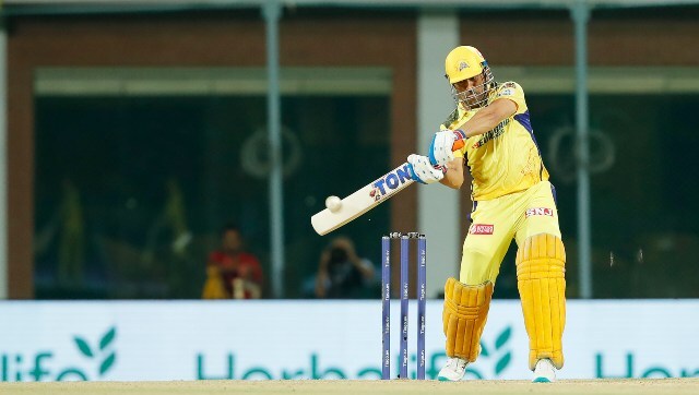 Cricket fans witnessed a ‘Vintage Dhoni’ knock, although it was a short but sweet stay at the crease. The CSK skipper slammed two consecutive sixes, before being dismissed by Mark Wood in his third ball. Sportzpics