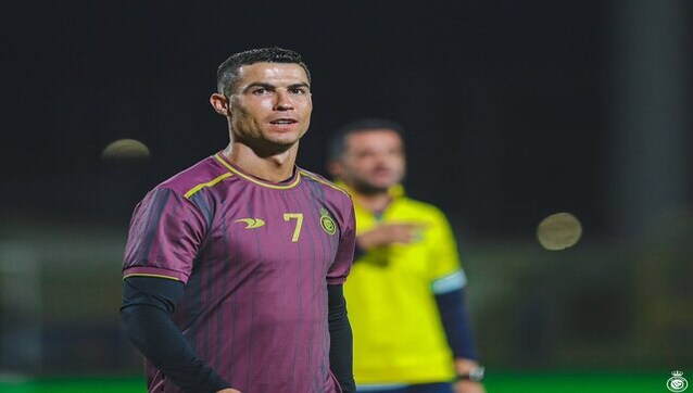 Frustrated Cristiano Ronaldo makes vulgar gestures at Lionel Messi fans during Al Nassr's game against Al-Hilal Frustrated Cristiano Ronaldo makes vulgar gestures at Lionel Messi fans during Al Nassr's game against Al-Hilal