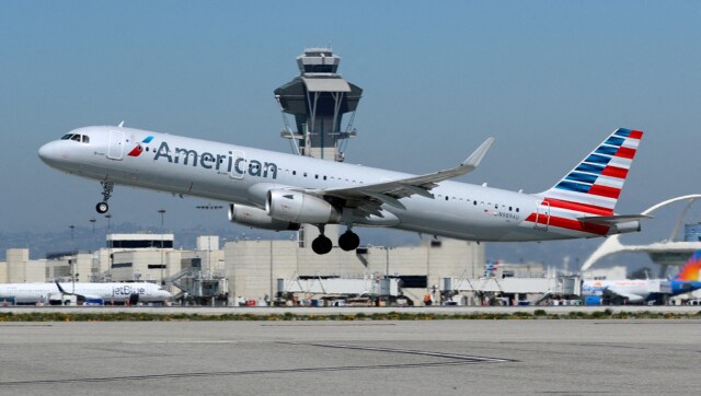 #WATCH: American Airlines flight carrying 173 passenger sees mid-air fire after hitting birds #WATCH: American Airlines flight carrying 173 passenger sees mid-air fire after hitting birds