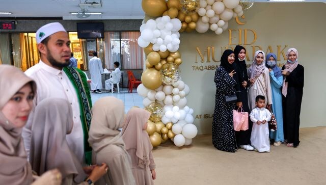 Muslims in Thailand’s Bangkok celebrated Eid-ul-Fitr after a mass prayer at a mosque. This year, the three-day-long festival is being observed from 21 April to 23 April. Feasts are a big part of the festivities, along with meeting relatives and getting together with family. Reuters