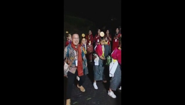 WATCH: High Commissioner of Singapore dances at G20 meet in Darjeeling WATCH: High Commissioner of Singapore dances at G20 meet in Darjeeling