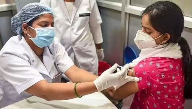 India sees a surge in COVID-19 cases: Does the country need a fourth jab? India sees a surge in COVID-19 cases: Does the country need a fourth jab?