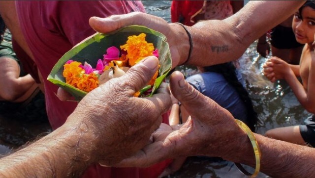 Many of them even performed a ritual on the occasion of Baisakhi at Har Ki Pauri ghat in Haridwar on Friday. Worshippers flocked to Gurudwara Bangla Sahib in Delhi and offered prayers on this special day. PTI