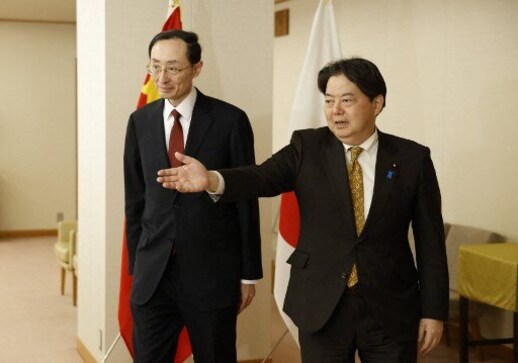 'Don't help a villain', China urges Japan not to back US tech restriction as the two nations hold talks