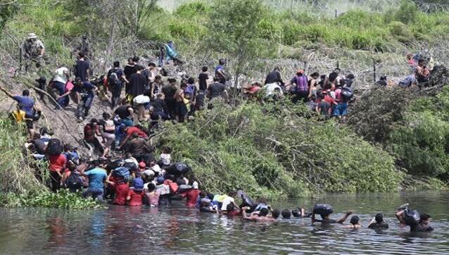 'Race against Time’: Chaotic scenes at the US-Mexico border as Title 42 expires 'Race against Time’: Chaotic scenes at the US-Mexico border as Title 42 expires