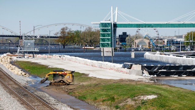 The rising river, caused by a surge of water from melting snowfall to the north, will likely rank in the top ten of all time in many places, but the National Weather Service still said river levels will generally remain well below past records. AP The rising river, caused by a surge of water from melting snowfall to the north, will likely rank in the top ten of all time in many places, but the National Weather Service still said river levels will generally remain well below past records. AP
