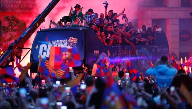 Watch video: Barcelona fans celebrate league titles with players in parade