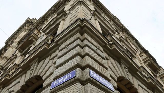 Credit Suisse bankers leaving by the hundreds every week - sources