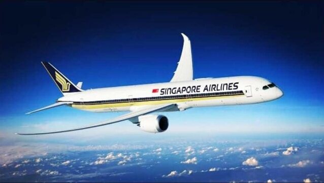 Singapore Airlines pays 8 months' salary to staff after record profit Singapore Airlines pays 8 months' salary to staff after record profit