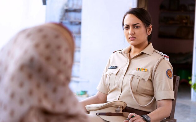 <strong>Anjali confronts her mother on marriage</strong><br />Anjali’s (Sonakshi) mother embodies the strength of those women who have courageously faced societal challenges while raising their daughters alone. However, coming from a small town, she cannot be blamed when societal pressures start to weigh heavily on her. As a concerned and anxious mother, she becomes determined to find a suitable husband for Anjali. However, during a tense confrontation born out of a series of unsuccessful attempts, Anjali reveals something that sends a shiver down her mother’s spine. What precisely Anjali discloses remains a captivating mystery that viewers must discover by watching the show. <strong>Anjali confronts her mother on marriage</strong><br />Anjali’s (Sonakshi) mother embodies the strength of those women who have courageously faced societal challenges while raising their daughters alone. However, coming from a small town, she cannot be blamed when societal pressures start to weigh heavily on her. As a concerned and anxious mother, she becomes determined to find a suitable husband for Anjali. However, during a tense confrontation born out of a series of unsuccessful attempts, Anjali reveals something that sends a shiver down her mother’s spine. What precisely Anjali discloses remains a captivating mystery that viewers must discover by watching the show.