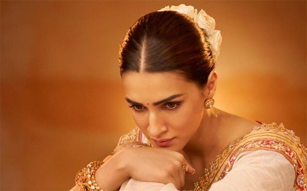 As the trailer was released with a grand launch, Kriti was seen speaking about her feeling of being a part of such a role that is a dream for many actors to play in their lifetime. She said, “I am very emotional today, I had goose-bumps while watching the trailer because this is not just a movie but much more than that. What we experienced while making this film was special.” As the trailer was released with a grand launch, Kriti was seen speaking about her feeling of being a part of such a role that is a dream for many actors to play in their lifetime. She said, “I am very emotional today, I had goose-bumps while watching the trailer because this is not just a movie but much more than that. What we experienced while making this film was special.”